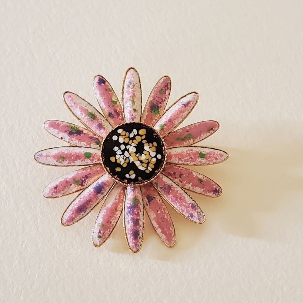 Vintage Daisy Brooch, Boho Daisy Pin , Hippie